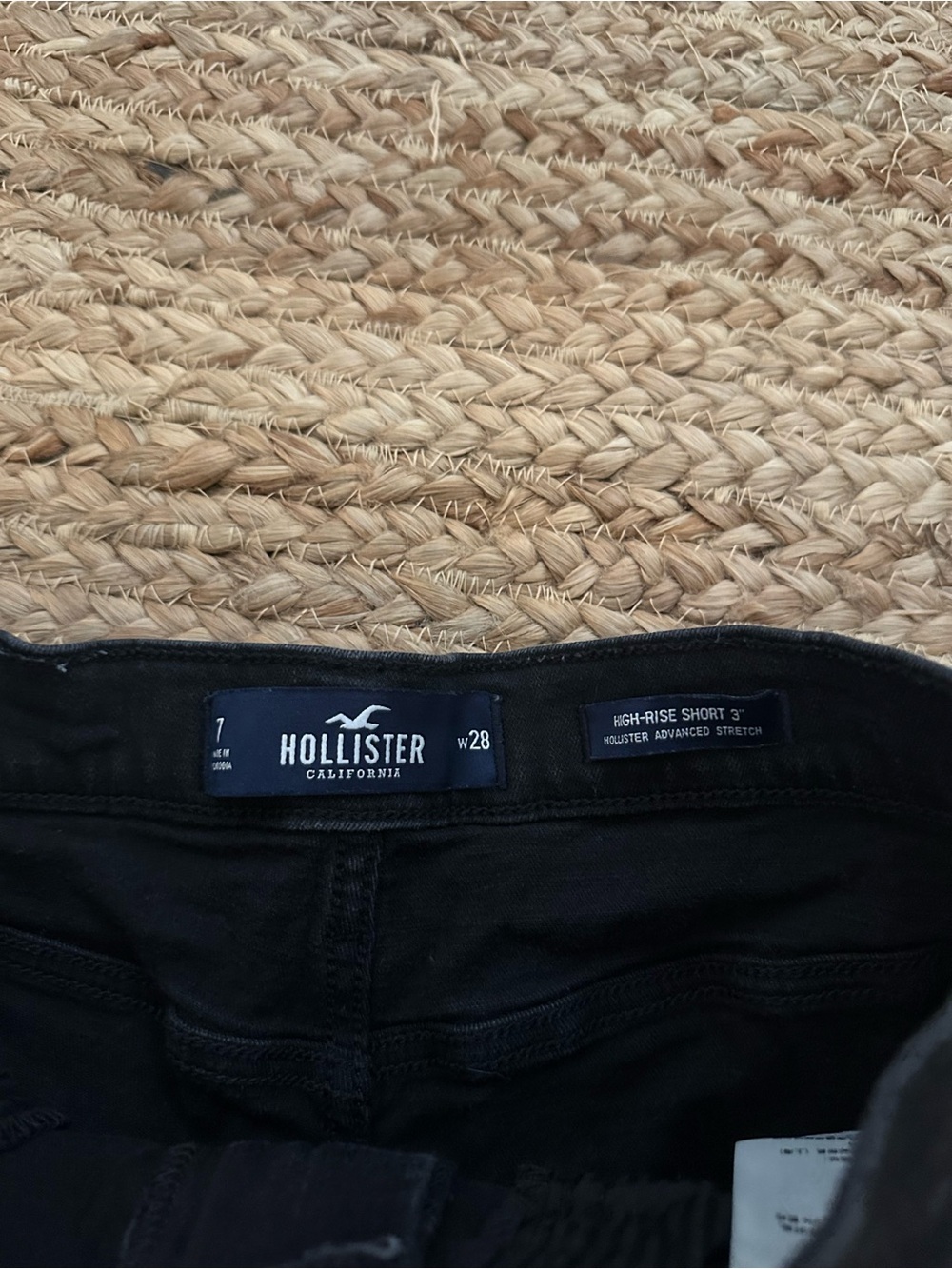 HIGH RISE BLACK SHORTS - Picture 2 of 6
